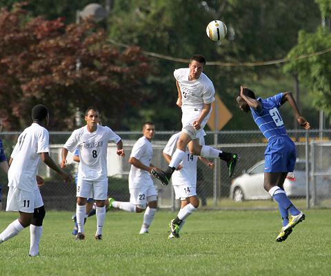 Gator men's booter remain perfect in Skyline after downing Yeshiva, 4-1