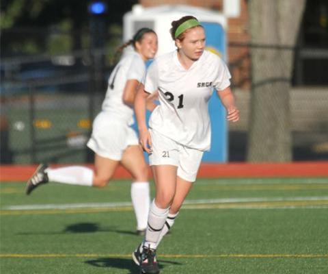 Women's Soccer beats CMSV on the road, 3-2