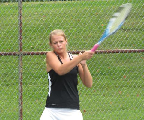 Women's Tennis splits results on Tuesday
