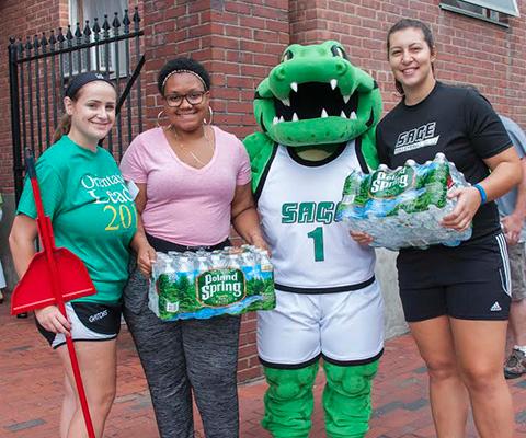 Gators provide assistance to new members of The Sage Colleges' on Move In Day!