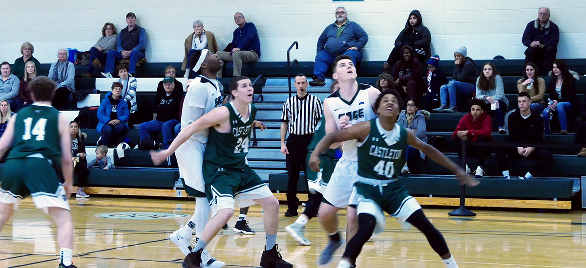 Scurry leads 62-53 Sage win over Castleton