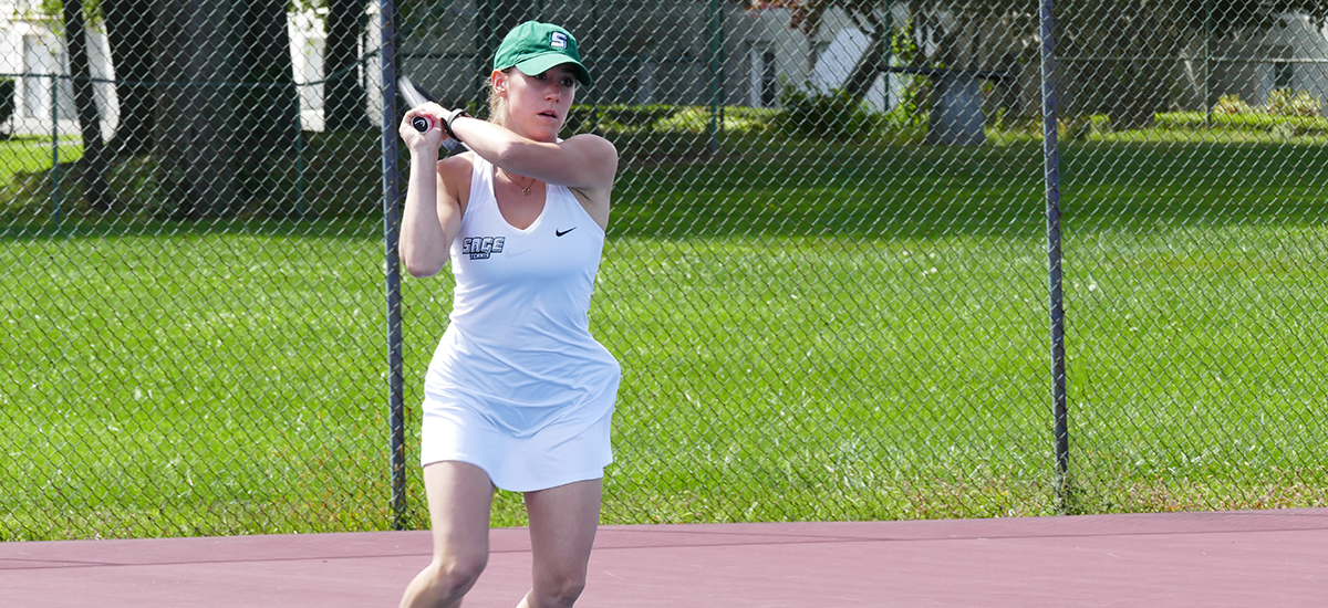 Women's tennis collects 3rd straight win as Gators down Castleton, 7-2