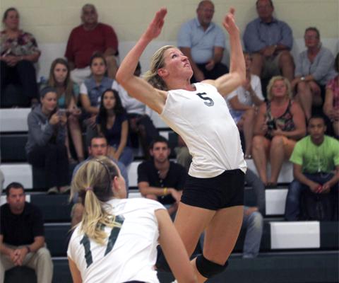 Gators slide past MCLA for 8th straight win; Putriment stands No. 2 all-time in career kills now