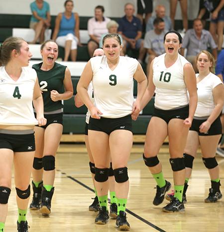 Volleyball splits results on opening night at Oswego Tournament